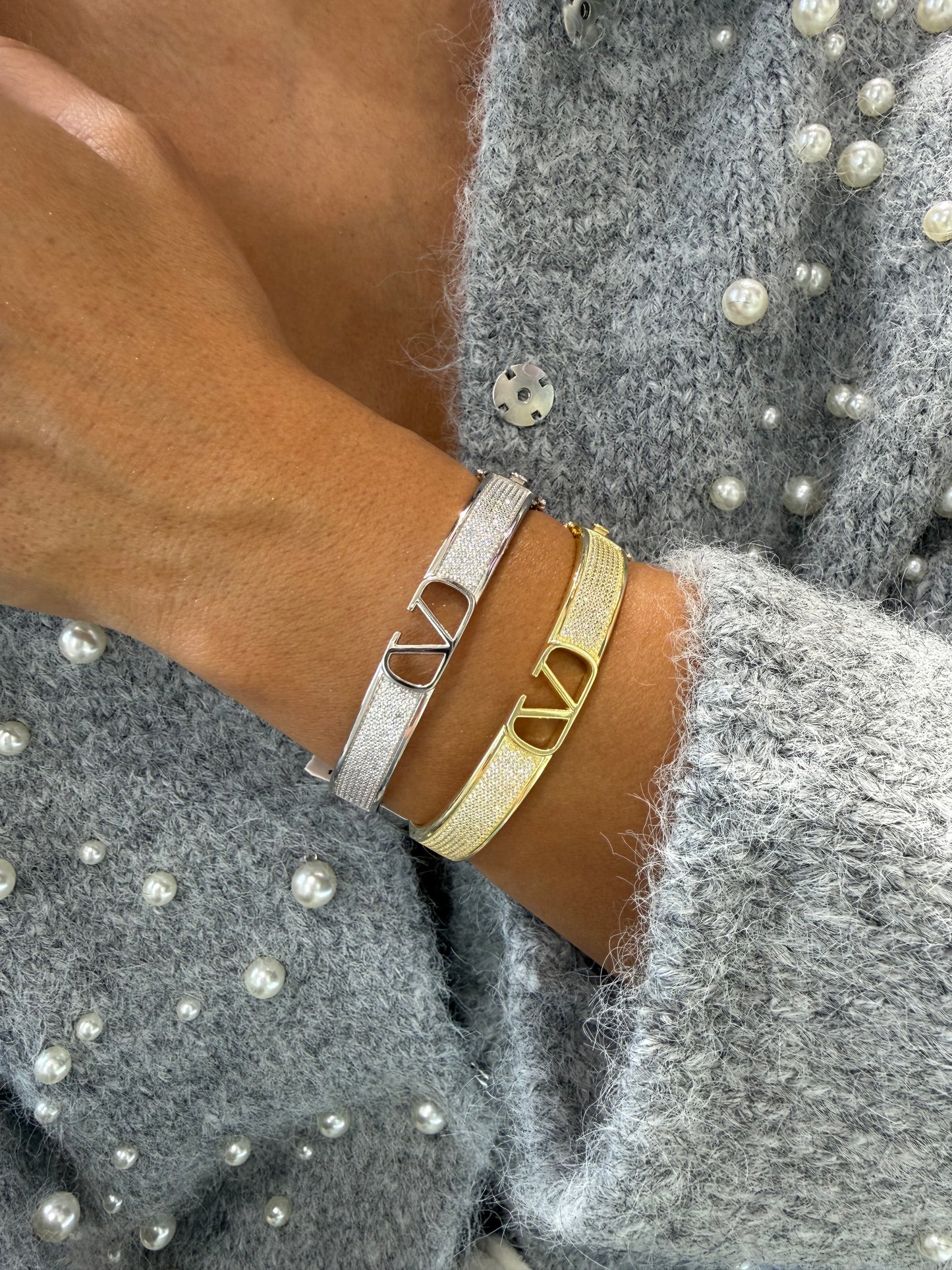 V bracelet
